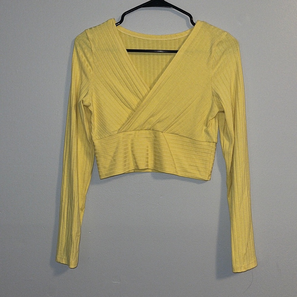 Forever 21 yellow V-neck cropped long sleeve top size medium